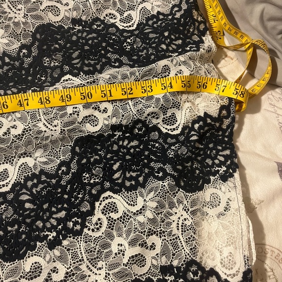 Dainty Jewell’s Valencia dress - Picture 5 of 10